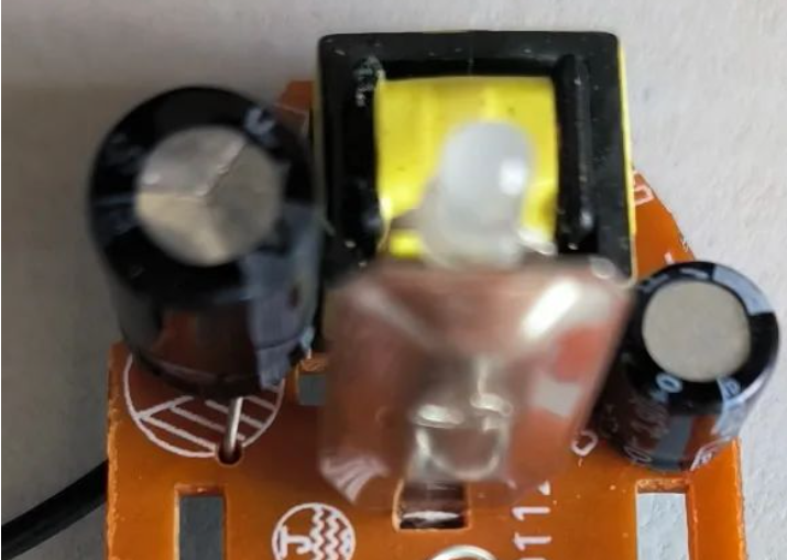Simple Chargers Utilize Capacitors and Filters